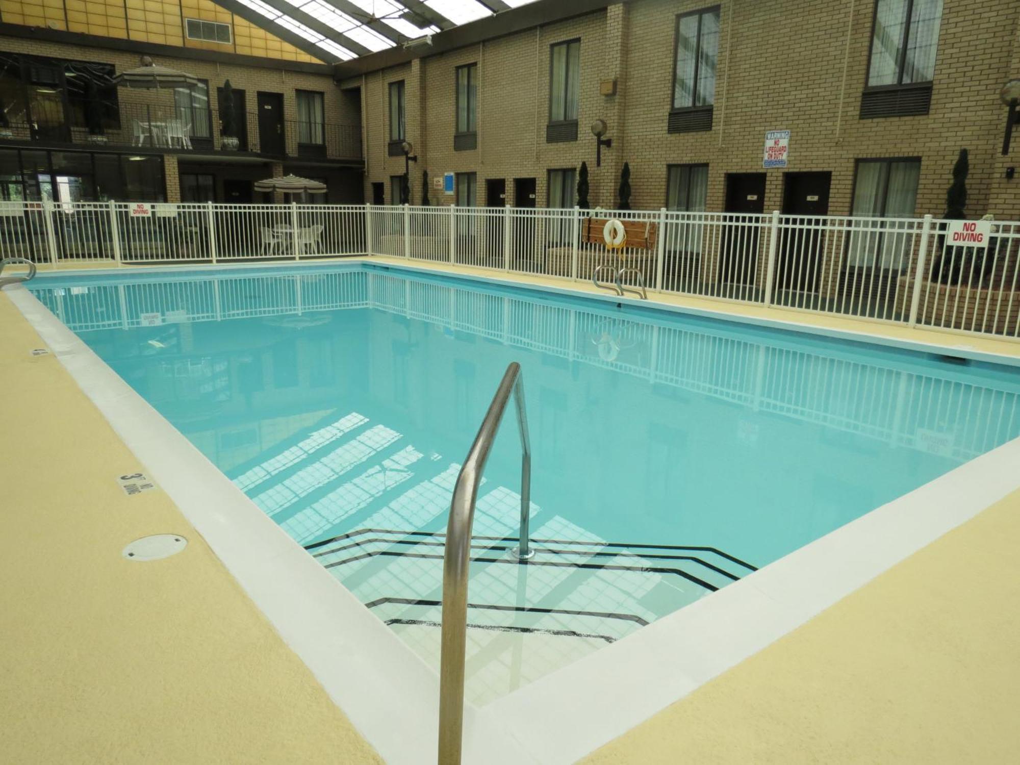 Gold Vault Inn Radcliff ภายนอก รูปภาพ