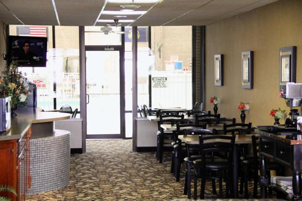 Gold Vault Inn Radcliff ภายนอก รูปภาพ