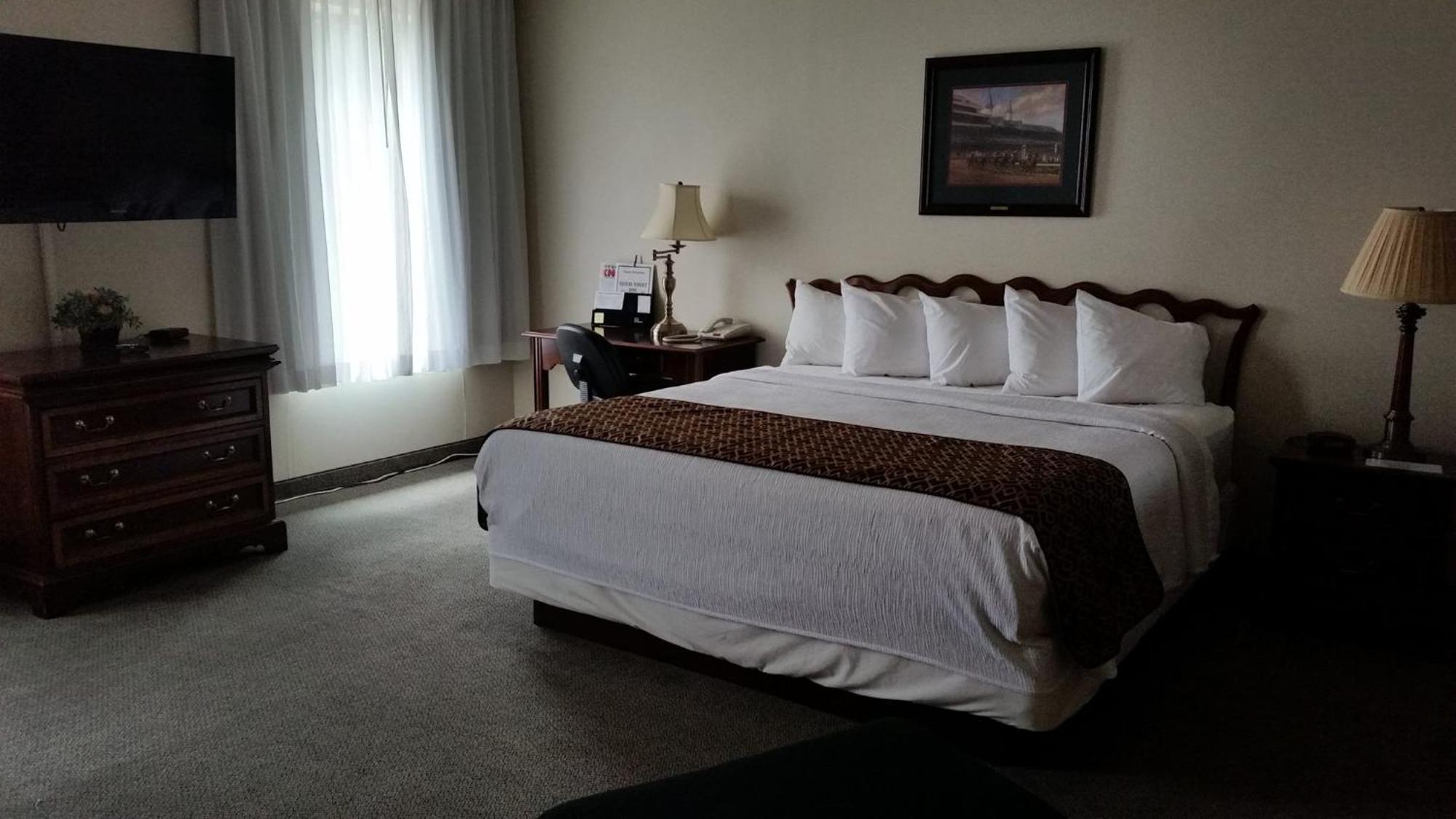 Gold Vault Inn Radcliff ภายนอก รูปภาพ