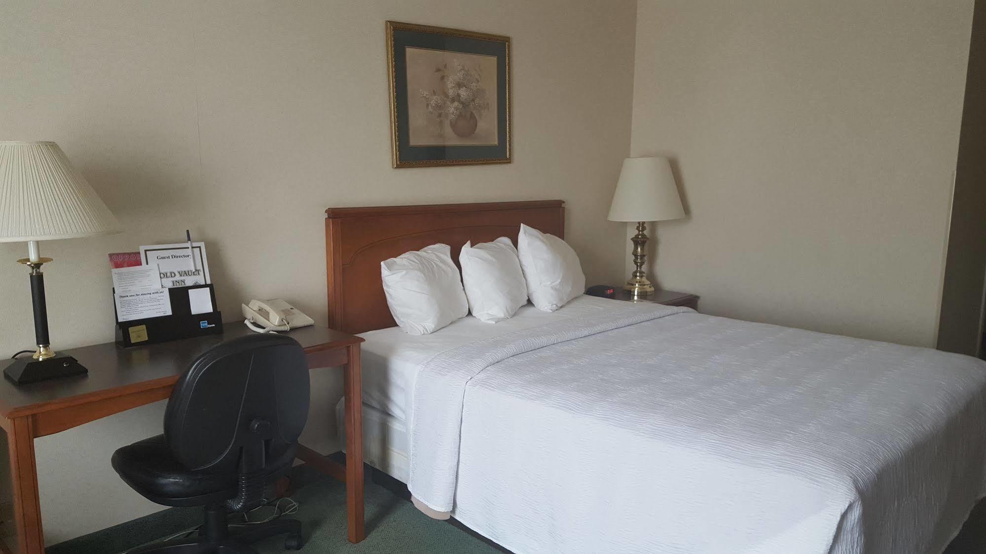 Gold Vault Inn Radcliff ภายนอก รูปภาพ